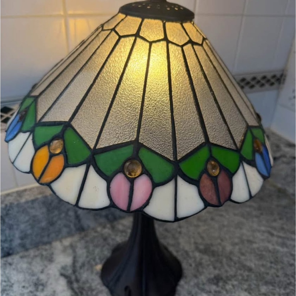Tiffany Stained Glass Table Lamp with Floral Design